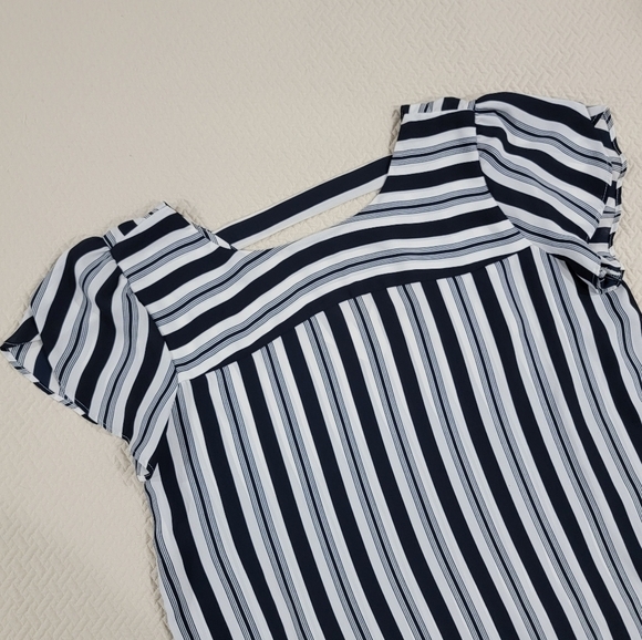 LOFT Striped Black and White Women's Top Flutter Sleeves Size Small - Picture 2 of 15
